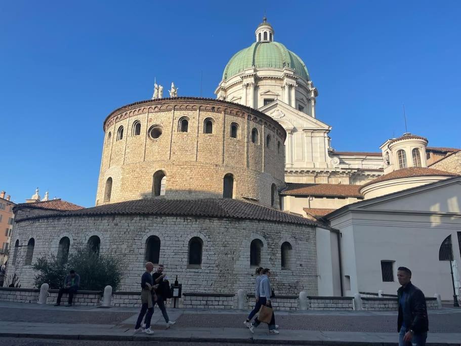 Duomo Apartment Brescia Bagian luar foto