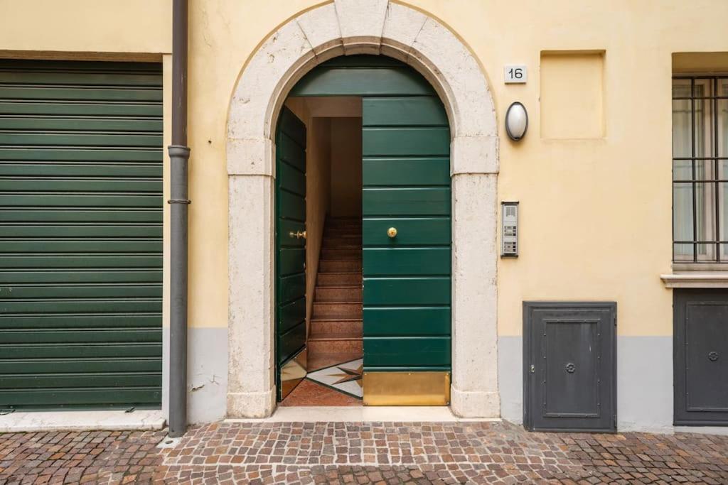 Duomo Apartment Brescia Bagian luar foto